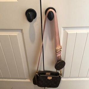 Louis vuittion multi pochette